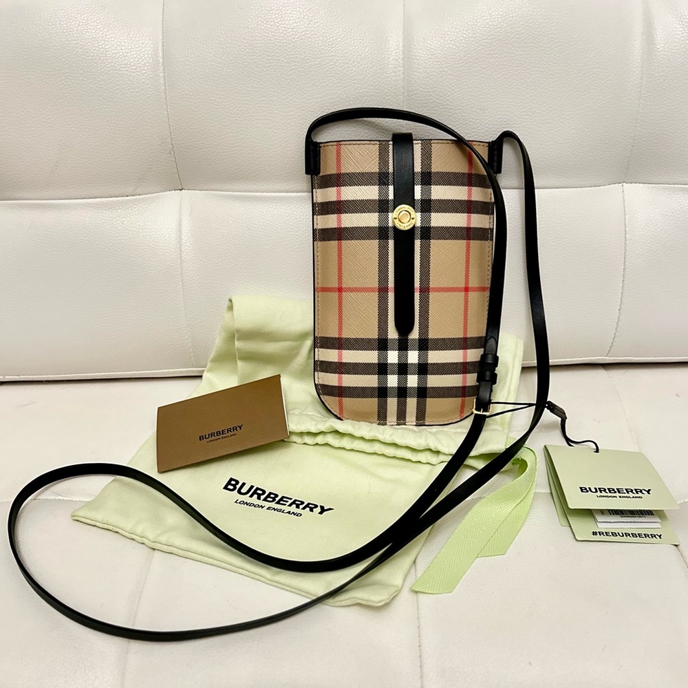 NWT BURBERRY
Anne Checked Canvas Convertible Phone Case
